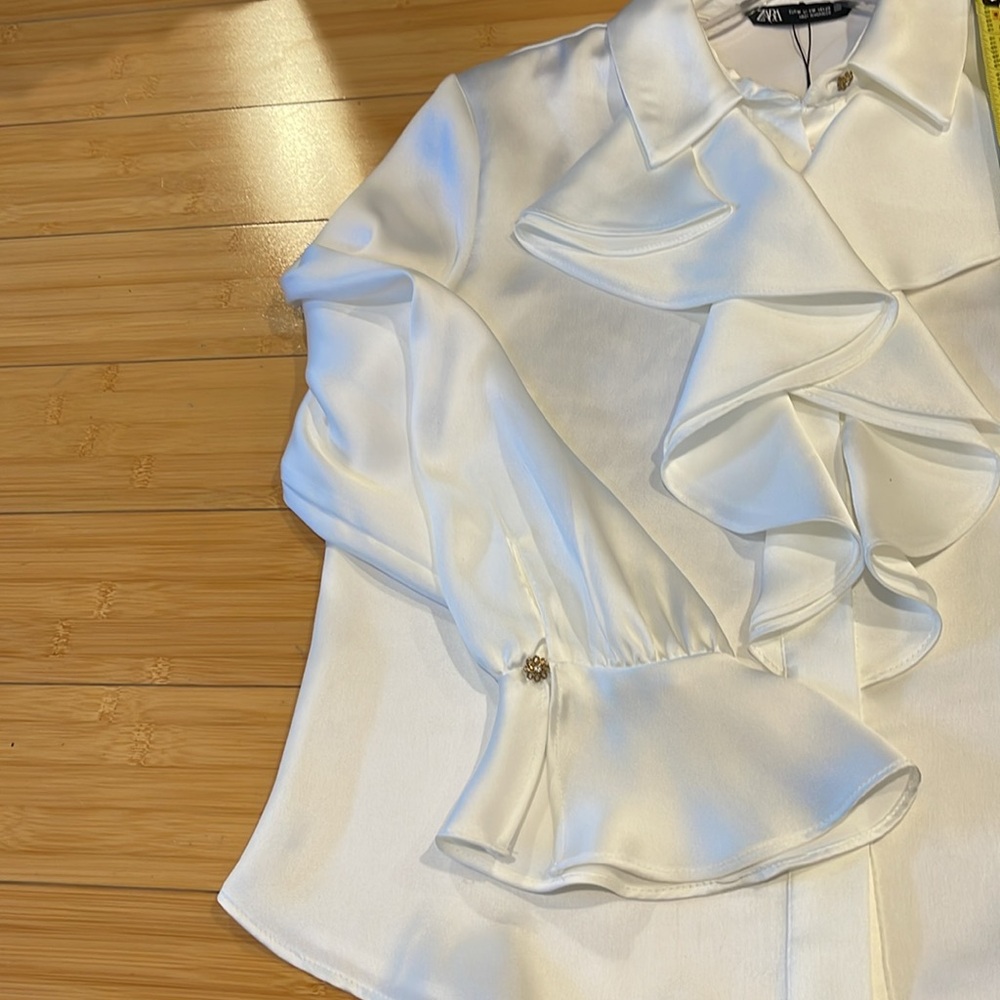 Women NWT Zara Ruffled Long Sleeves Pearly White Button Down Shirt Silky Medium - Picture 7 of 8
